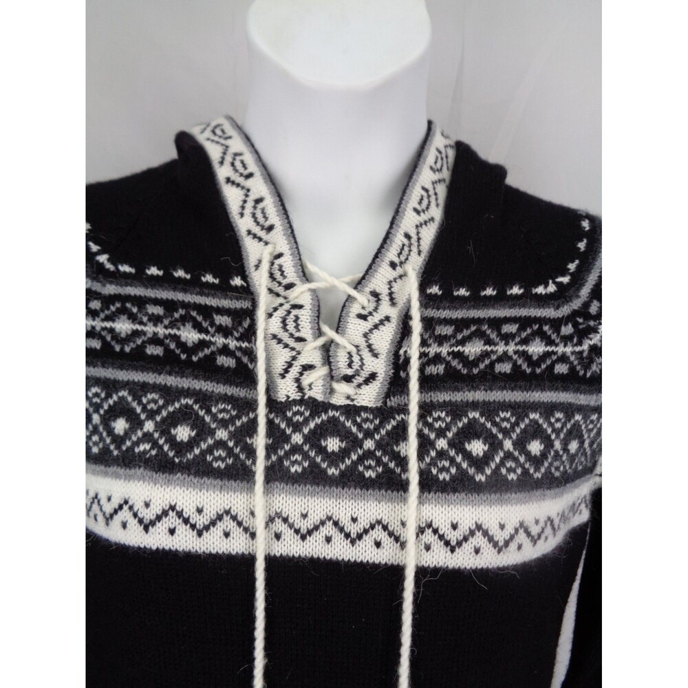 Elegant Black and White Patterned Hooded Sweater - Picture 8 of 16